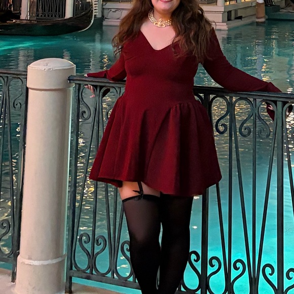 Dresses & Skirts - Elegant Red Women's Long sleeve Plunging Neckline Mini Dress Size X-Large